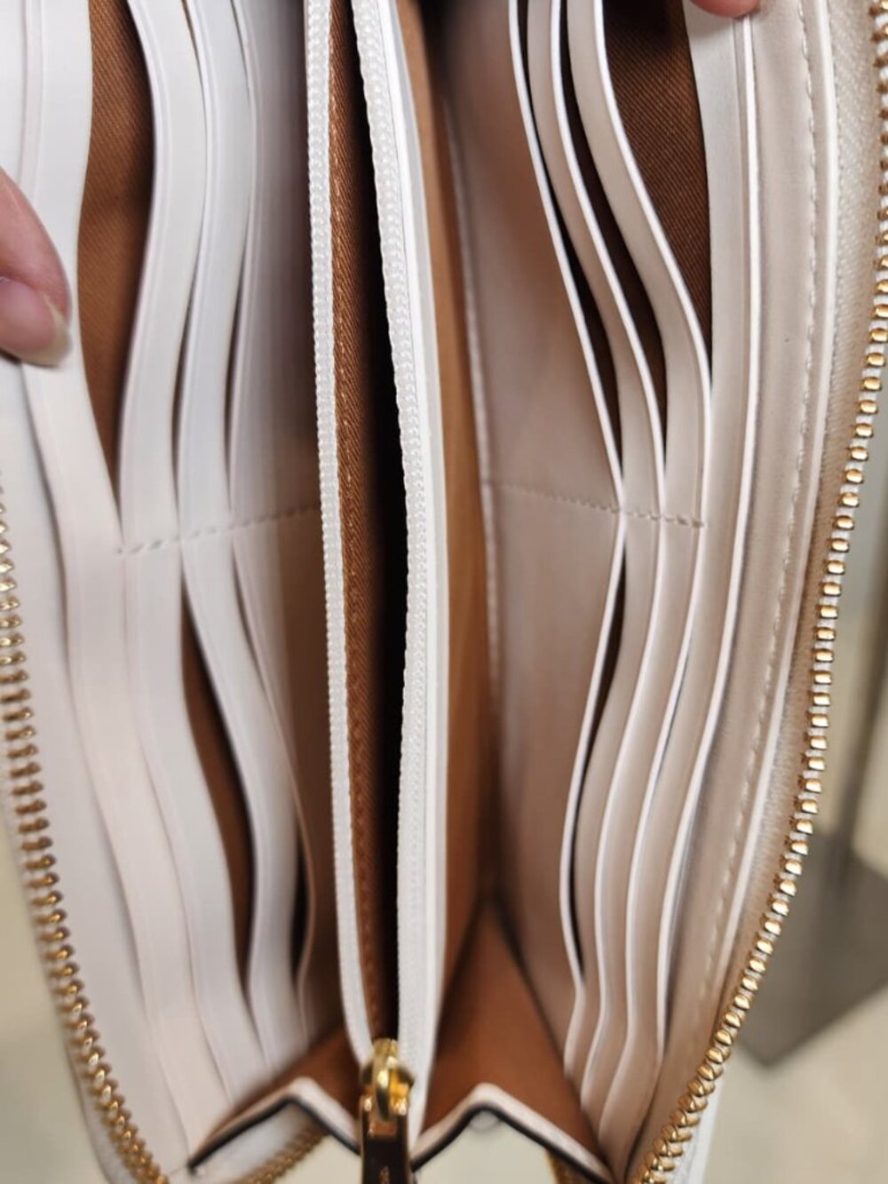 Coach long zip around wallet - Picture 9 of 10